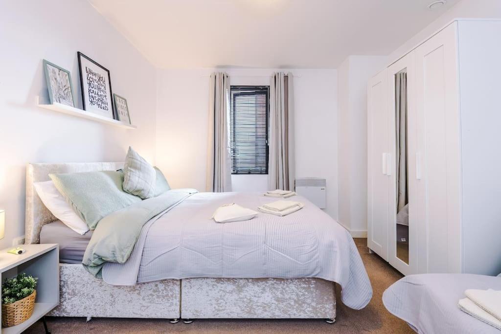 Sleeps 6, Stylish Apartment, Perfect For Groups, Long Term Disc Apartment *