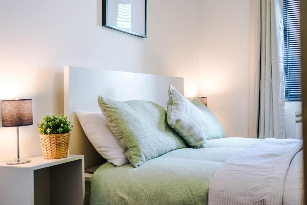 Sleeps 6, Stylish Apartment, Perfect For Groups, Long Term Disc * Liverpool