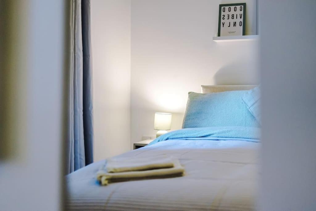 Apartment Sleeps 6, Stylish Apartment, Perfect For Groups, Long Term Disc