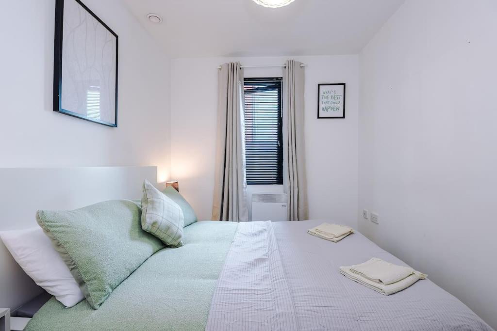Sleeps 6, Stylish Apartment, Perfect For Groups, Long Term Disc Apartment Liverpool