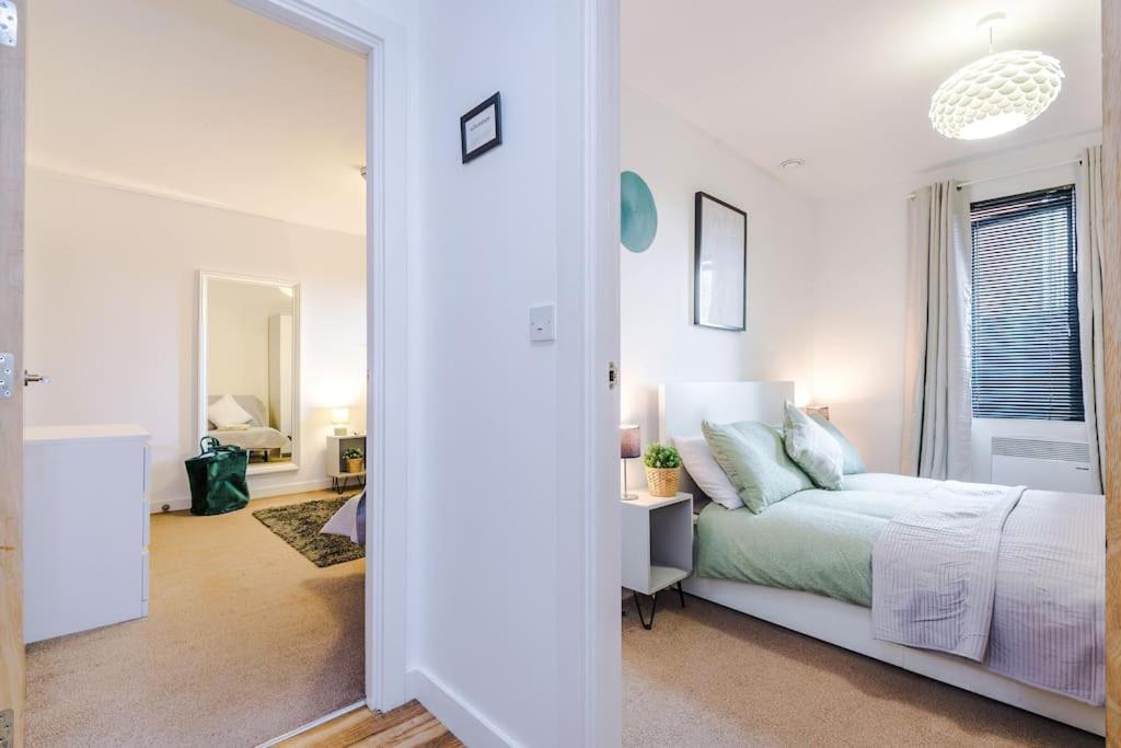 Sleeps 6, Stylish Apartment, Perfect For Groups, Long Term Disc * Liverpool