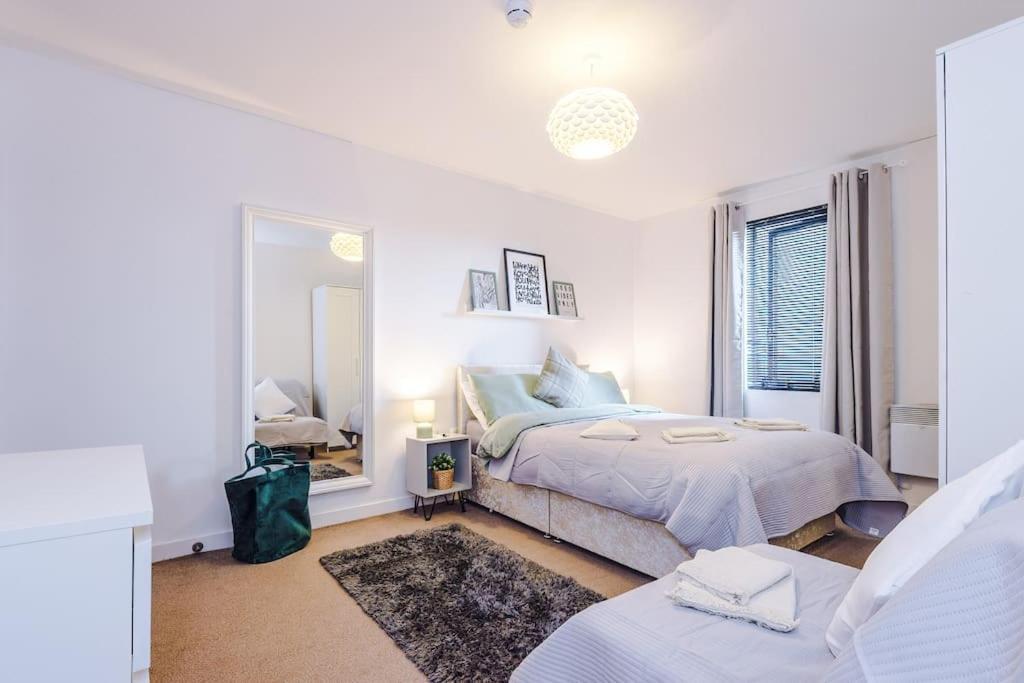 Apartment Sleeps 6, Stylish Apartment, Perfect For Groups, Long Term Disc