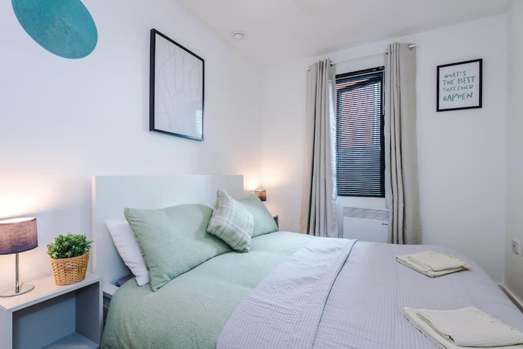 Sleeps 6, Stylish Apartment, Perfect For Groups, Long Term Disc Apartment Liverpool