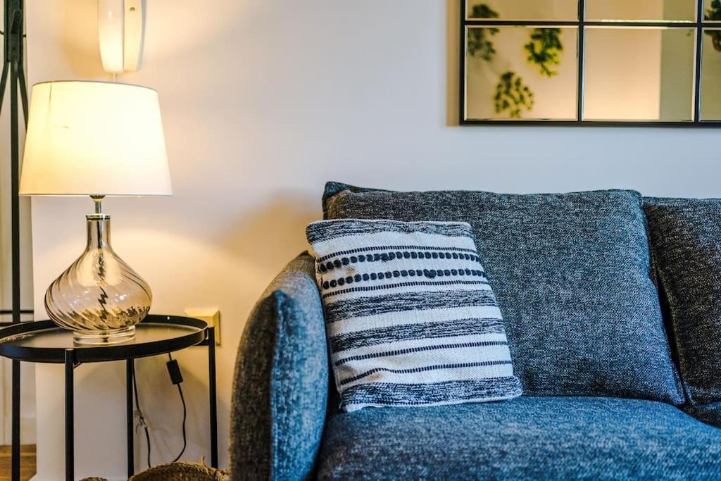 Apartment Sleeps 6, Stylish Apartment, Perfect For Groups, Long Term Disc Liverpool