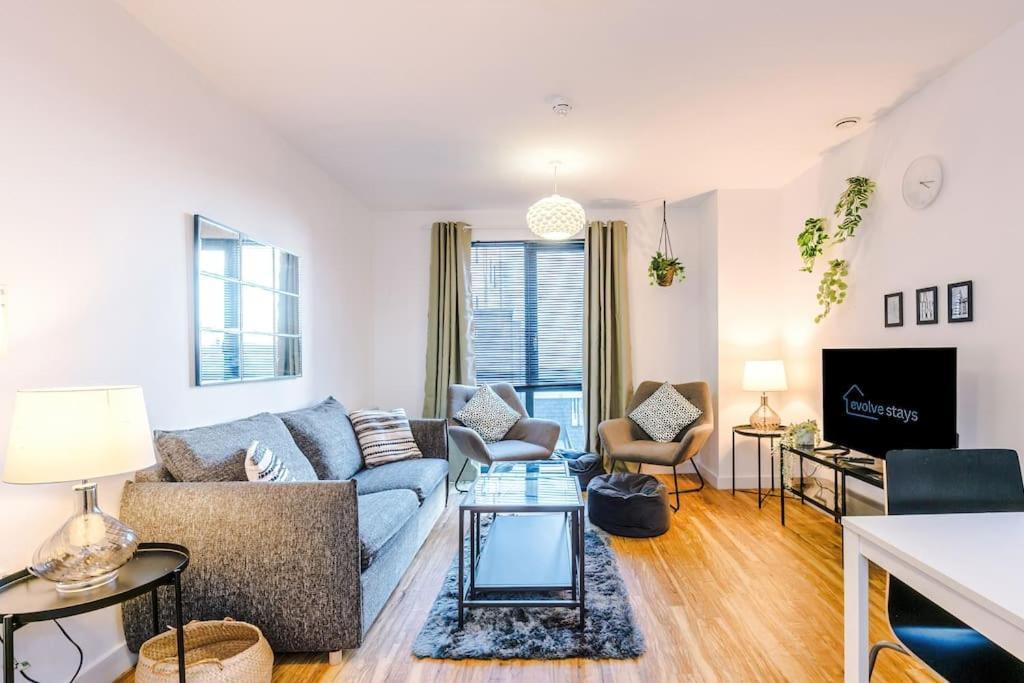 Sleeps 6, Stylish Apartment, Perfect For Groups, Long Term Disc Liverpool