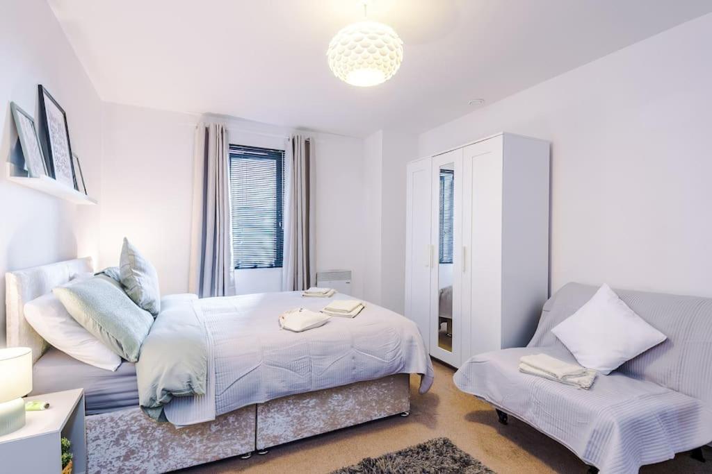 Apartment Sleeps 6, Stylish Apartment, Perfect For Groups, Long Term Disc