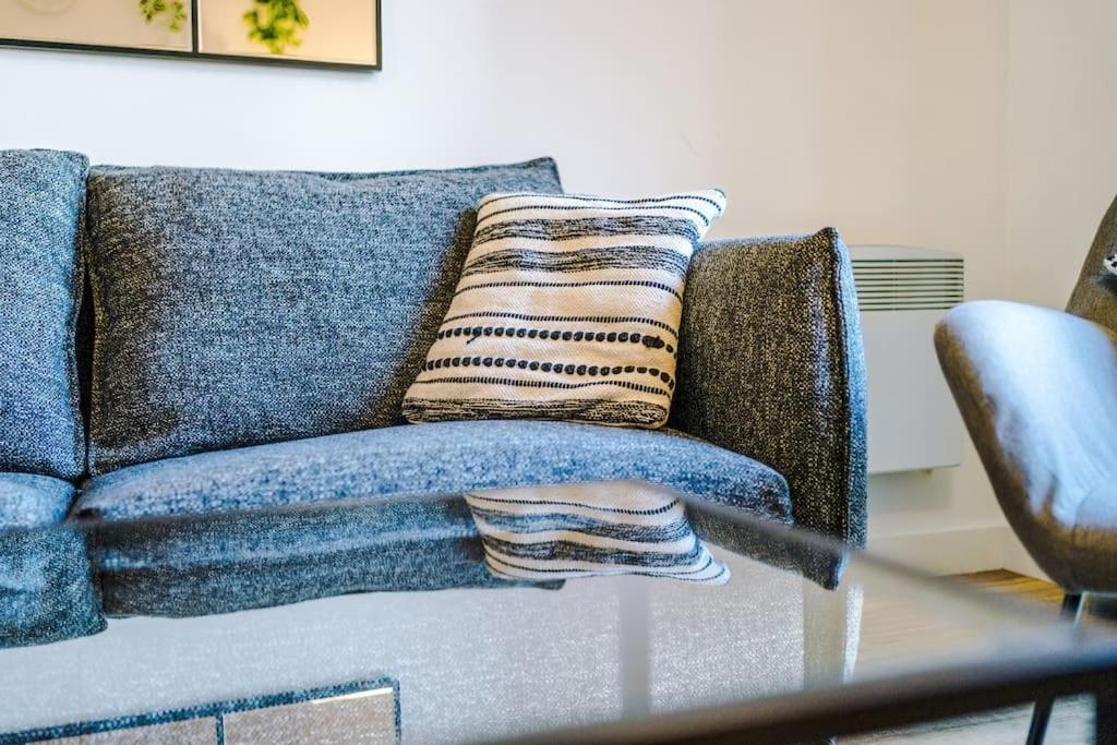 Sleeps 6, Stylish Apartment, Perfect For Groups, Long Term Disc Apartment