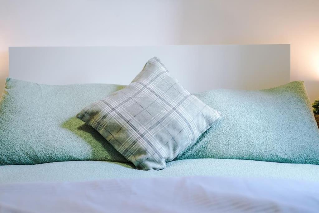 Sleeps 6, Stylish Apartment, Perfect For Groups, Long Term Disc Liverpool