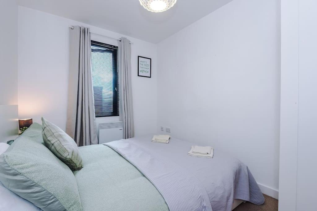 Sleeps 6, Stylish Apartment, Perfect For Groups, Long Term Disc