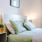 Sleeps 6, Stylish Apartment, Perfect For Groups, Long Term Disc