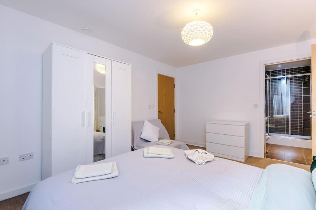 Sleeps 6, Stylish Apartment, Perfect For Groups, Long Term Disc