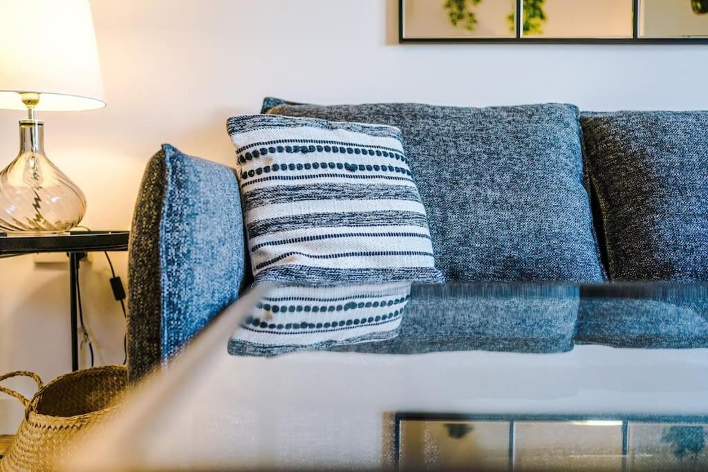Sleeps 6, Stylish Apartment, Perfect For Groups, Long Term Disc Liverpool