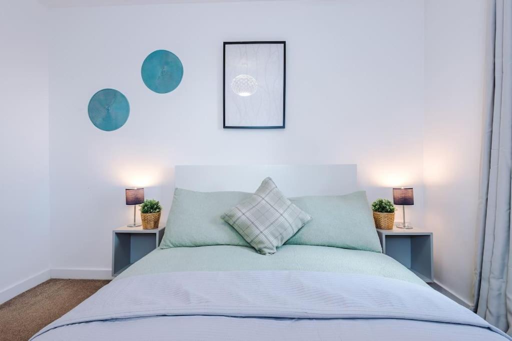 Sleeps 6, Stylish Apartment, Perfect For Groups, Long Term Disc