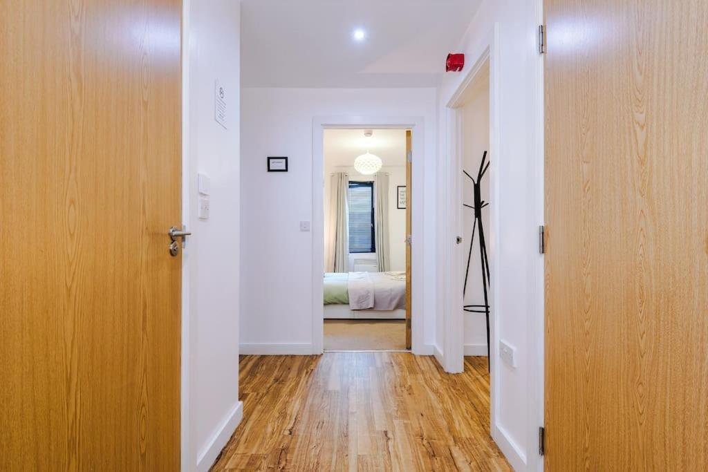 Sleeps 6, Stylish Apartment, Perfect For Groups, Long Term Disc Apartment Liverpool